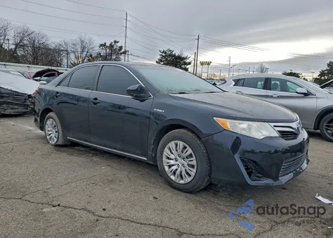 2014 Toyota Camry Hybrid z USA, uszkodzony, nr VIN 4T1BD1FK7EU103861